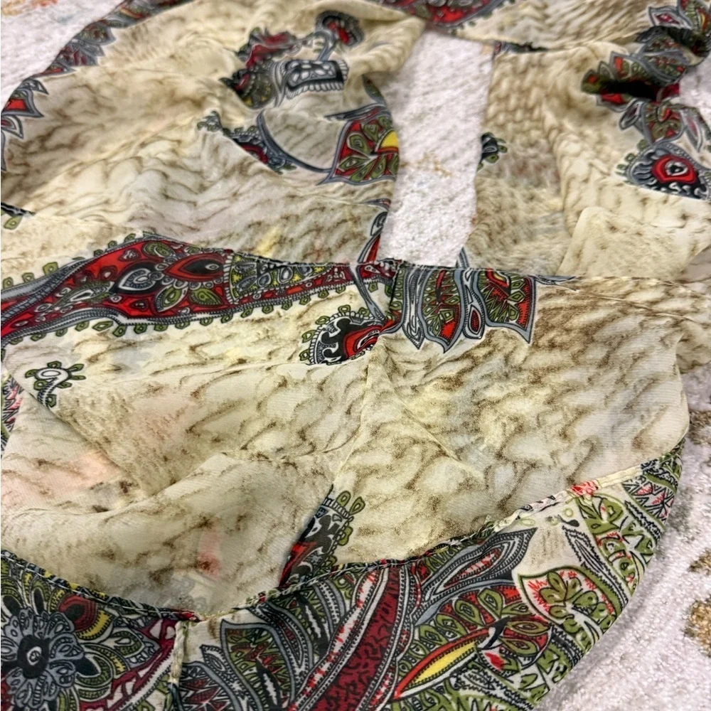 Chic Paisley Print Scarf in Cream and Multicolor
